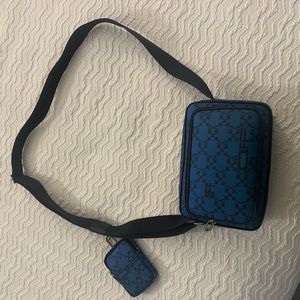 Authentic off white mens crossbody excellent condition